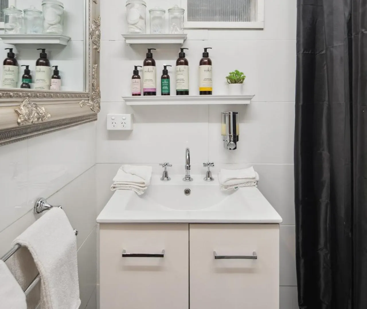 Cypress Bnb Hervey Bay Bed & Breakfast