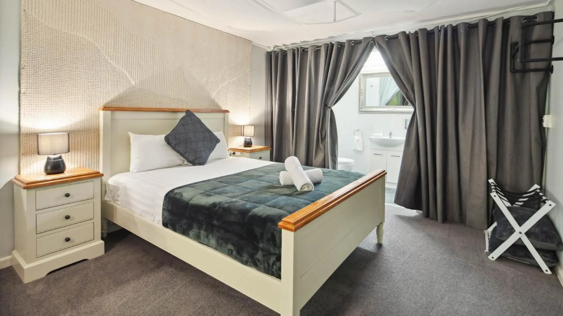 Cypress Bnb Hervey Bay Bed & Breakfast